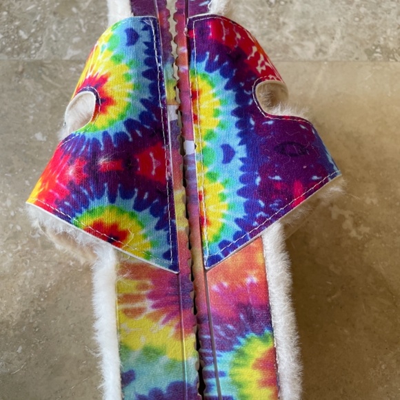 Steve Madden Newly Tie Dye Sandals NWT - Picture 2 of 4